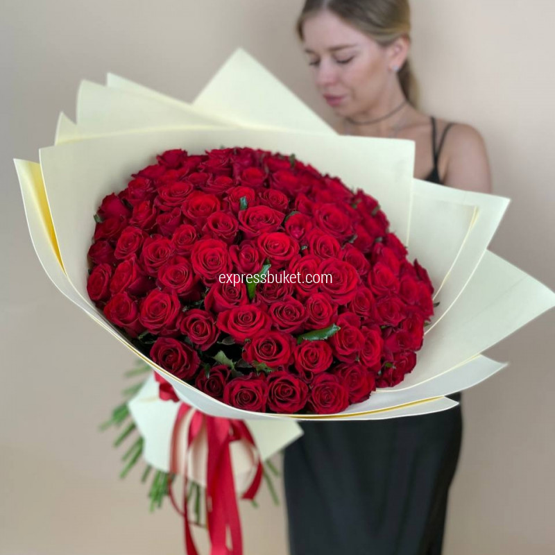 Букет из 101 красной розы Ред Наоми