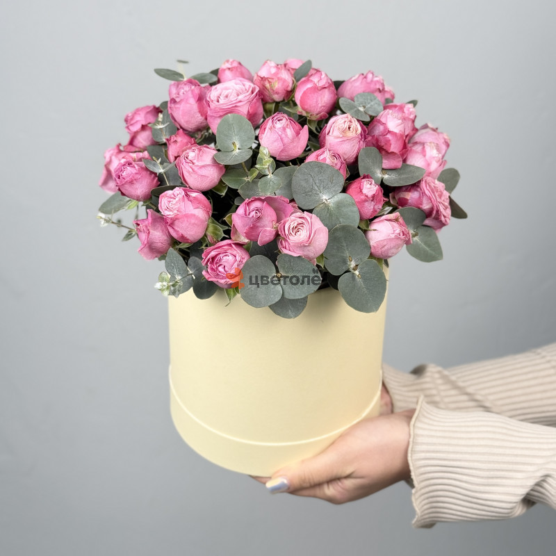 Коробка из кустовых пионовидных роз